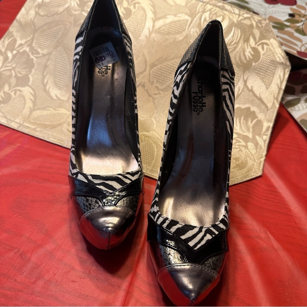 Charlotte Russe Black and Gold Heels with Striking Design
